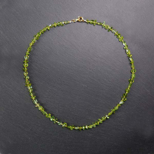 Peridot - Kette mit Vergoldeten Zwischenperlen